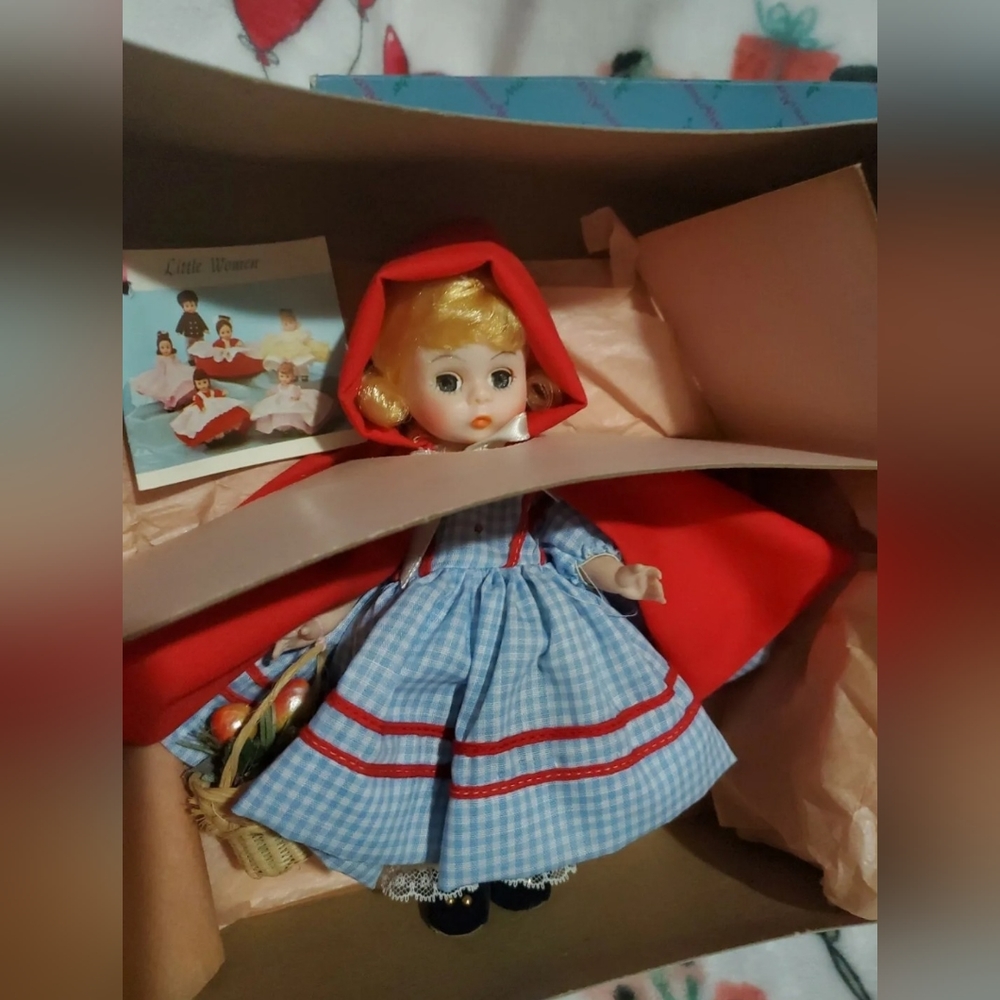 Vintage Madame Alexander Little Red Riding Hood Doll #482 - Picture 3 of 3